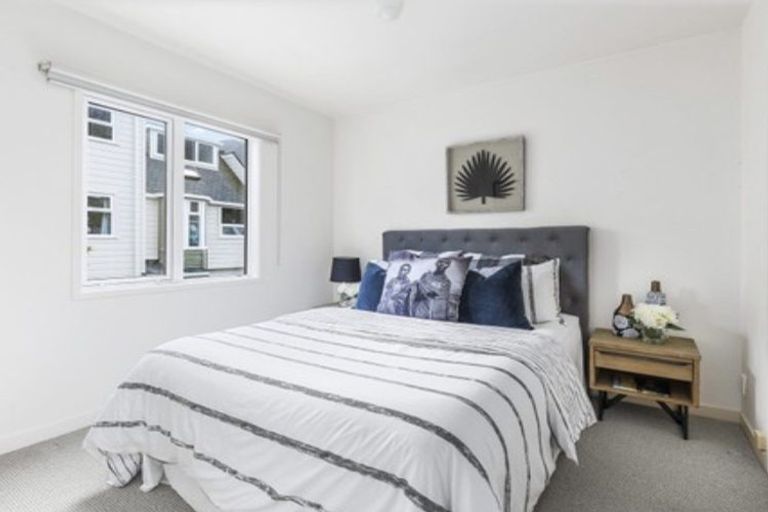 Photo of property in 16 Lawson Place, Mount Victoria, Wellington, 6011
