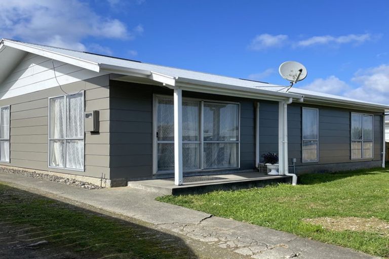 Photo of property in 21 Solway Street, Levin, 5510