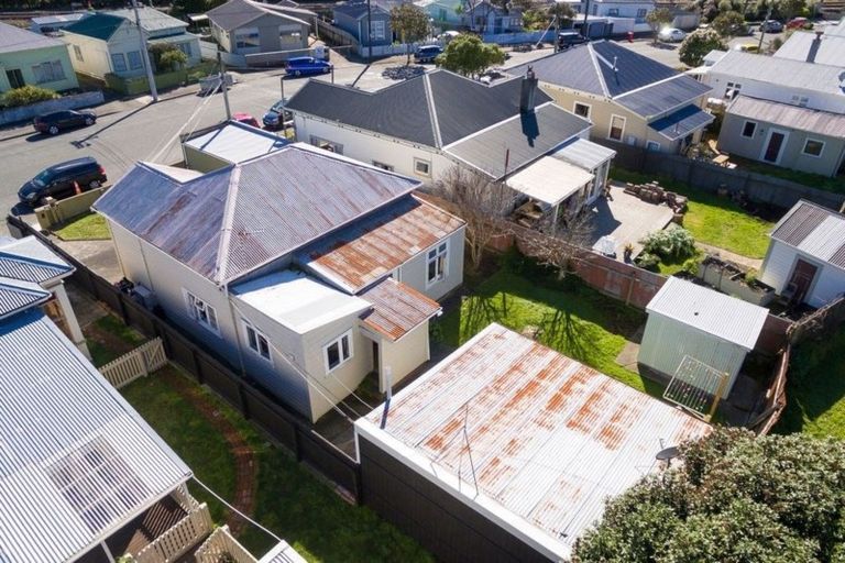 Photo of property in 16 Riddlers Crescent, Petone, Lower Hutt, 5012