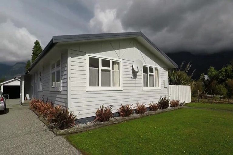 Photo of property in 7 Roberts Street, Whataroa, 7886