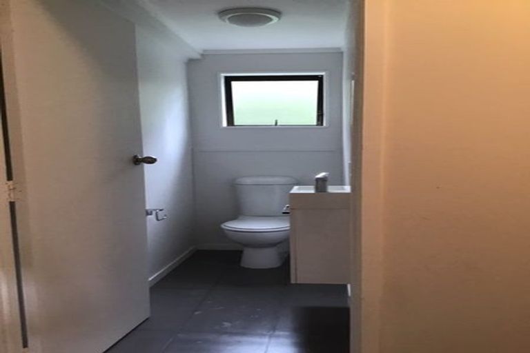 Photo of property in 14 Eugen Place, Bayview, Auckland, 0629