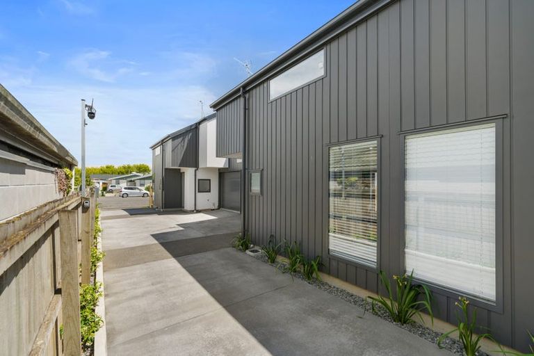 Photo of property in 2/58 Division Street, Riccarton, Christchurch, 8041