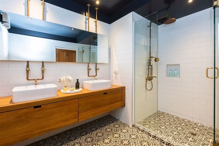 Photo of property in 215 Springfield Road, St Albans, Christchurch, 8014