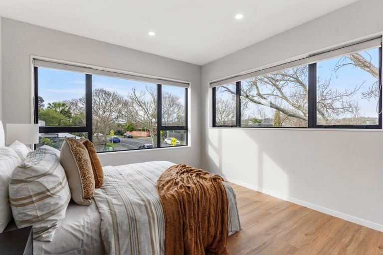 Photo of property in 43d Mirrabooka Avenue, Botany Downs, Auckland, 2010