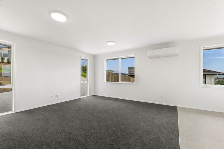 Photo of property in 17 Milla Mae Rise, Woodhill, 0110