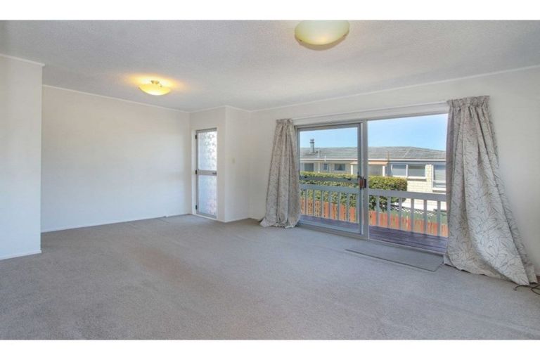 Photo of property in 1/117 Lynn Road, Bayview, Auckland, 0629