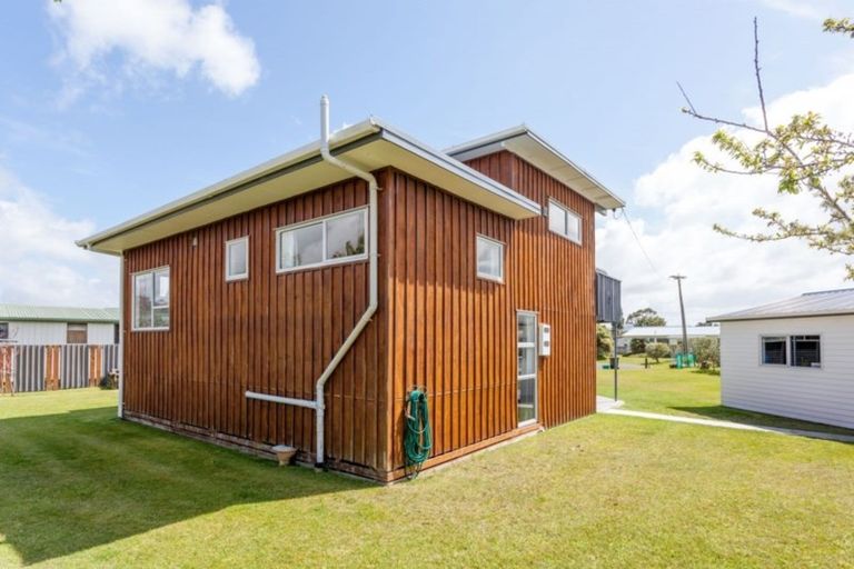 Photo of property in 15 Hicks Place, Cooks Beach, Whitianga, 3591