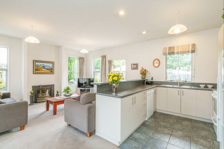 Photo of property in 12 Fletcher Way, Arrowtown, 9302