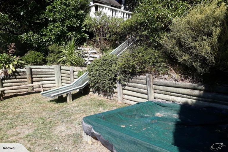 Photo of property in 73 Hungerford Road, Houghton Bay, Wellington, 6023