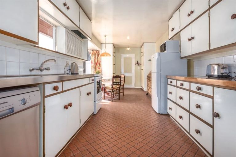 Photo of property in 20 Barton Road, Heretaunga, Upper Hutt, 5018