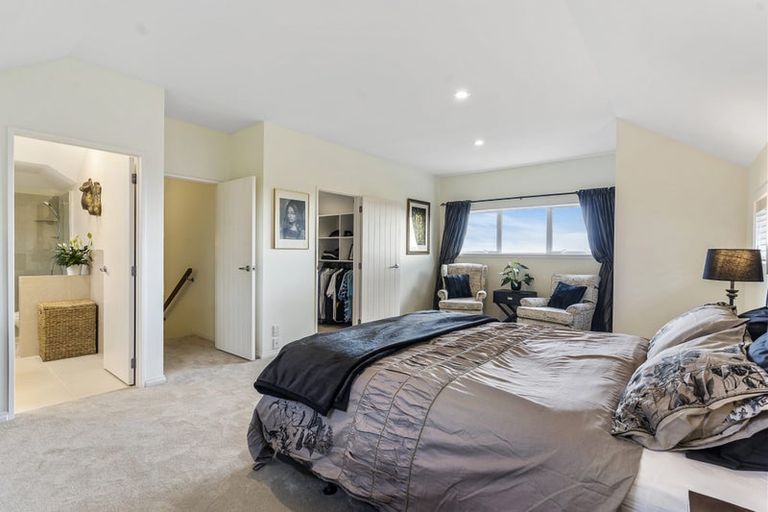 Photo of property in 21 Brooke Ridge Rise, East Tamaki Heights, Auckland, 2016