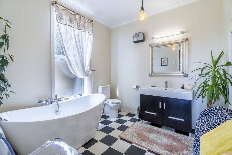 Photo of property in 3 Shrewsbury Street, Riverton/aparima, Riverton, 9822