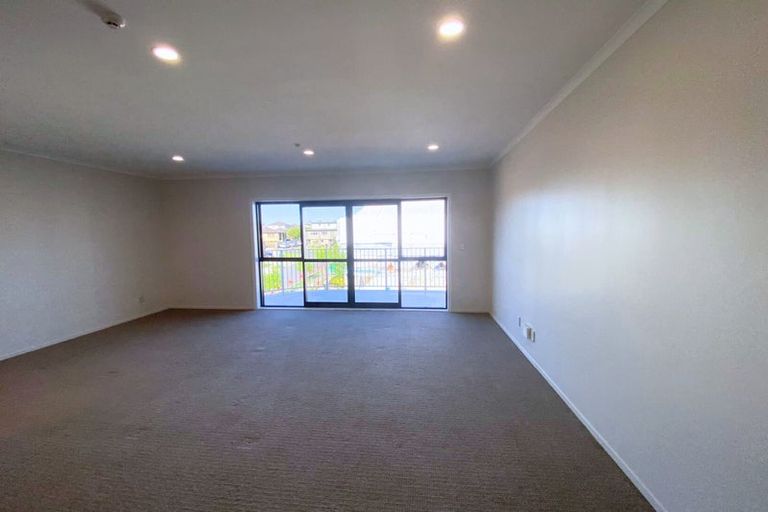 Photo of property in 32a/132 Stancombe Road, Flat Bush, Auckland, 2016