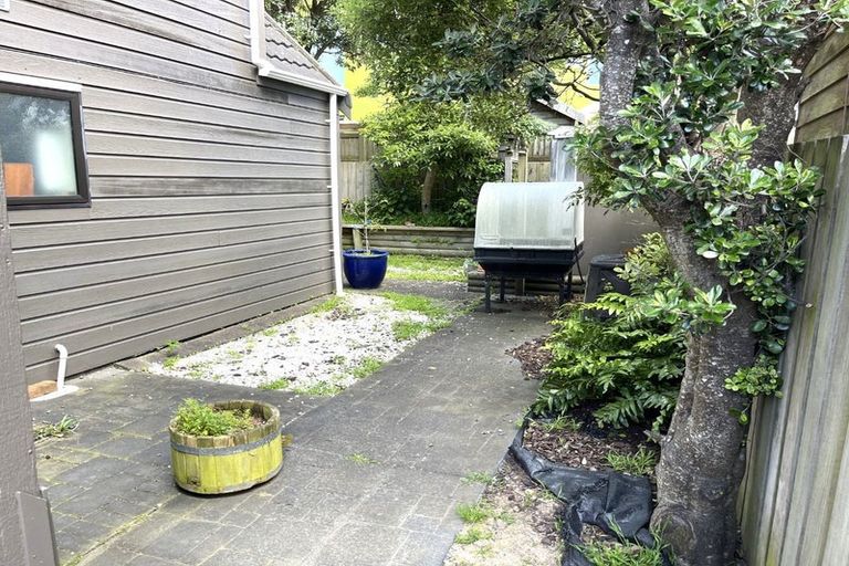 Photo of property in 2/64 Kaikoura Street, Maupuia, Wellington, 6022