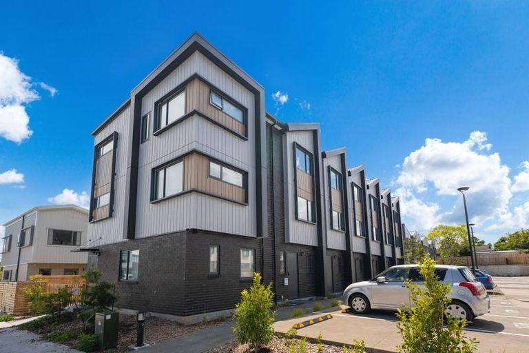 Photo of property in 11 Tokarewa Close, Mount Wellington, Auckland, 1062