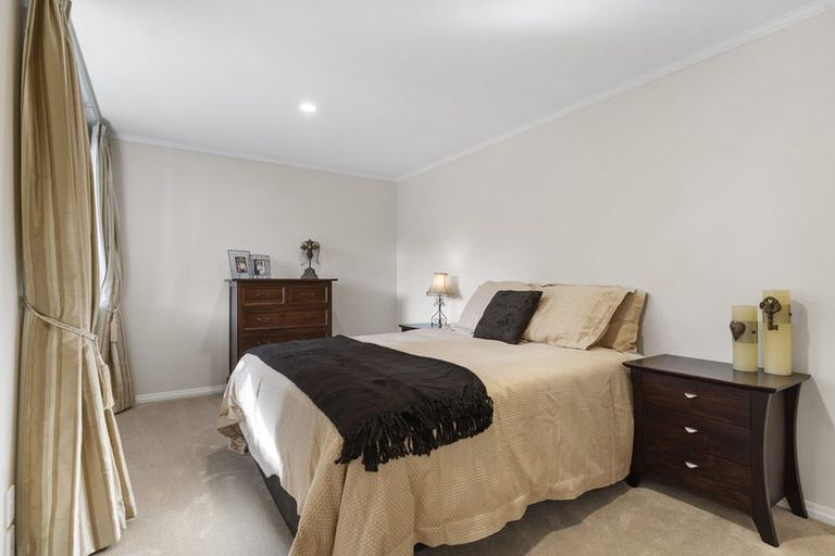 Photo of property in 21 Brooke Ridge Rise, East Tamaki Heights, Auckland, 2016
