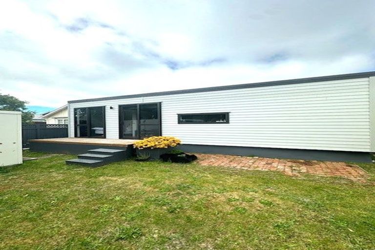 Photo of property in 21 Endeavour Street, Lyall Bay, Wellington, 6022