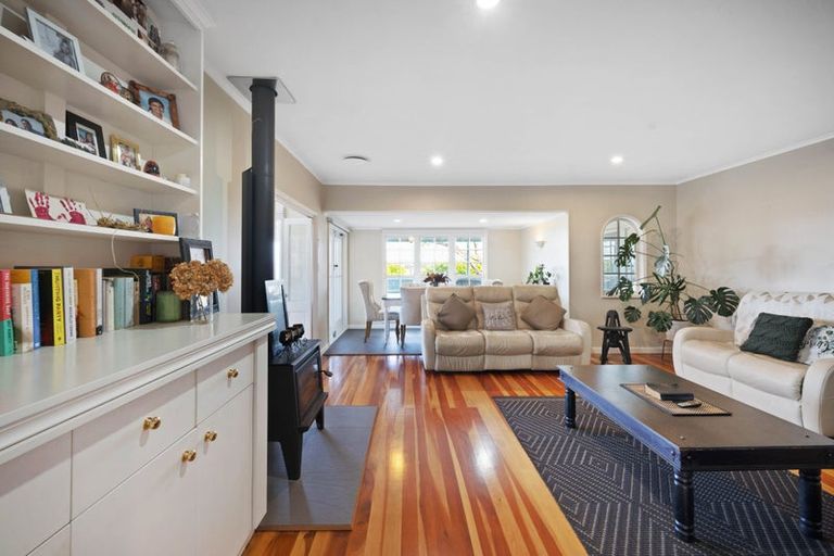 Photo of property in 56 Parkhill Road, Mellons Bay, Auckland, 2014