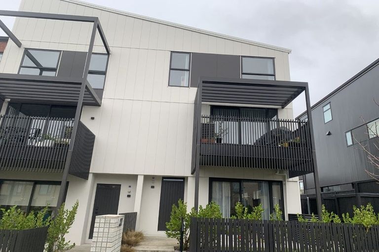 Photo of property in 5/4 Matimati Place, Hobsonville, Auckland, 0616