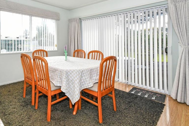Photo of property in 12 Gibbons Road, Weymouth, Auckland, 2103