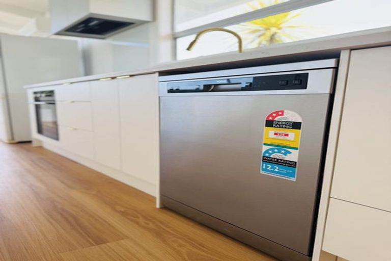 Photo of property in 3 Hartley Terrace, Massey, Auckland, 0614