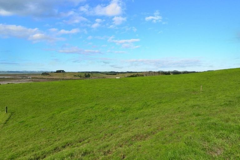 Photo of property in 1880 South Head Road, South Head, Helensville, 0874