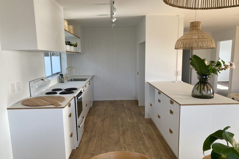 Photo of property in 2 Cooper Road, Stanmore Bay, Whangaparaoa, 0932