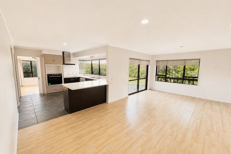 Photo of property in 3 Kadina Place, Botany Downs, Auckland, 2010