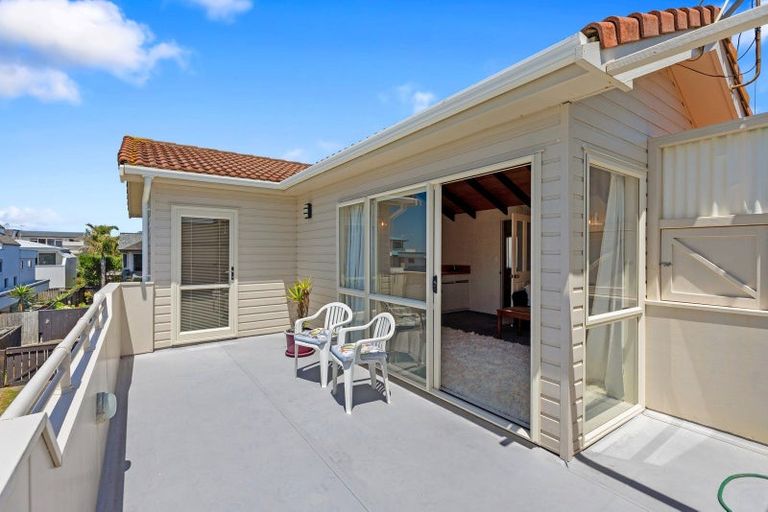 Photo of property in 1/186 Marine Parade, Mount Maunganui, 3116