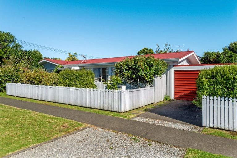 Photo of property in 100 Fox Street, Whataupoko, Gisborne, 4010