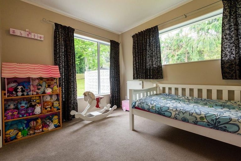 Photo of property in 11 Morgan Place, Tawa, Wellington, 5028