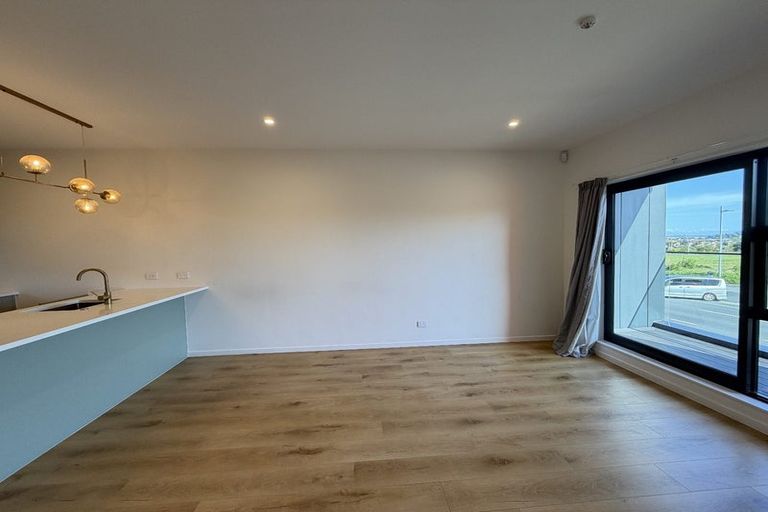 Photo of property in 2/25 Flat Bush School Road, Flat Bush, Auckland, 2019