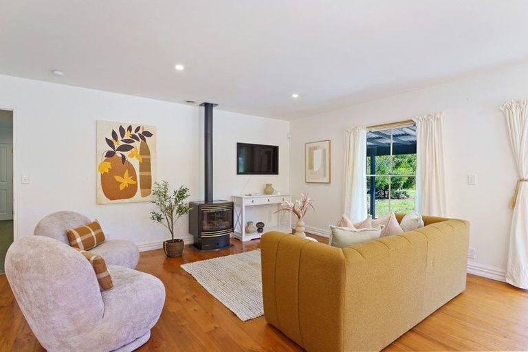 Photo of property in 98 Rahui Road, Otaki, 5512