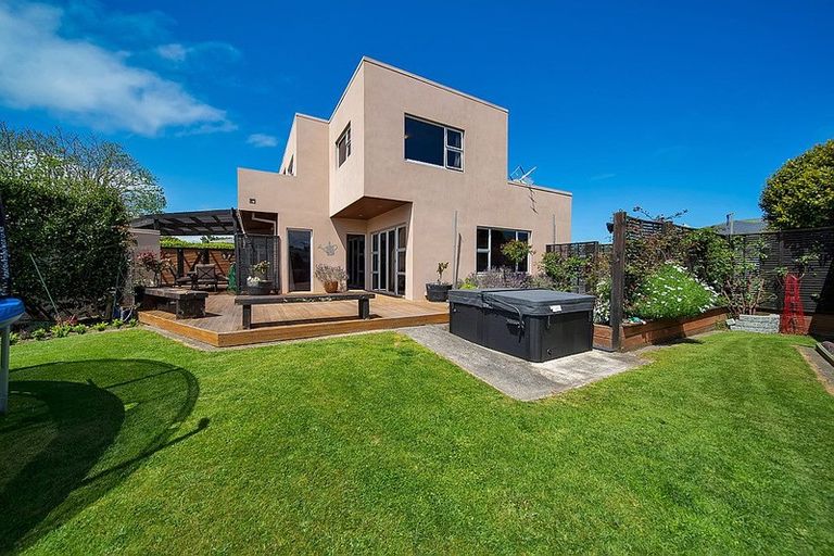 Photo of property in 19 Mccarthy Street, Hawera, 4610