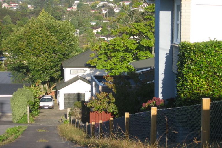 Photo of property in 2/22 Merton Avenue, Glenfield, Auckland, 0627