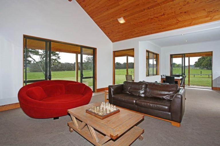 Photo of property in 94 Farmpark Road, Waiuku, 2681