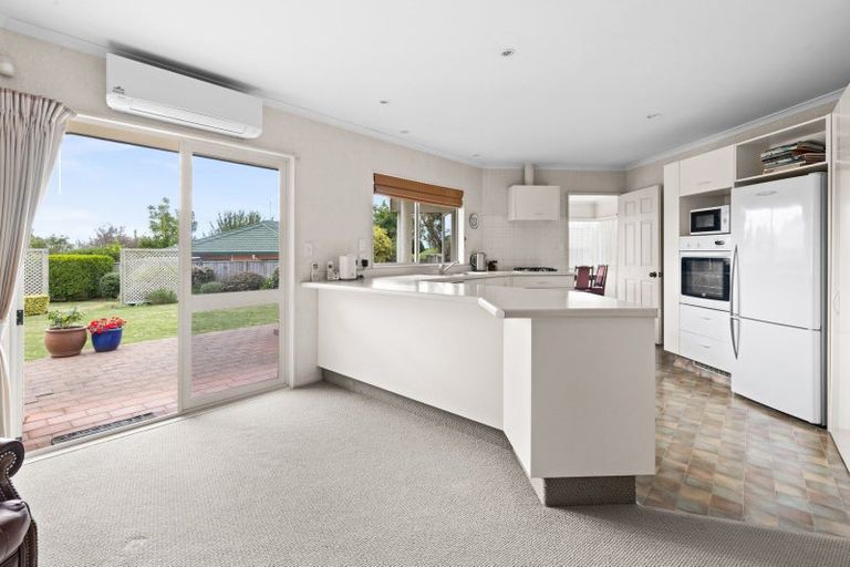 Photo of property in 11 Kingsgate Row, Havelock North, 4130