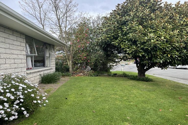 Photo of property in 2/10 Urella Place, Spreydon, Christchurch, 8024