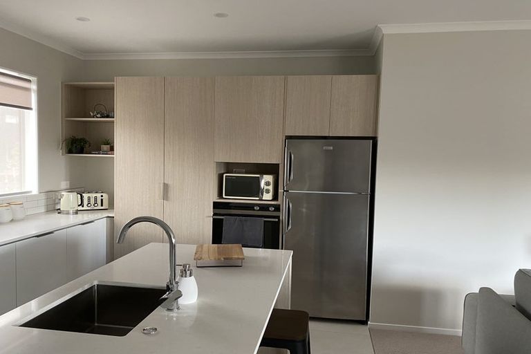 Photo of property in 2 Toka Lane, Red Beach, 0932