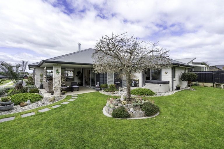 Photo of property in 16 Oak Ridge Drive, Te Awamutu, 3800