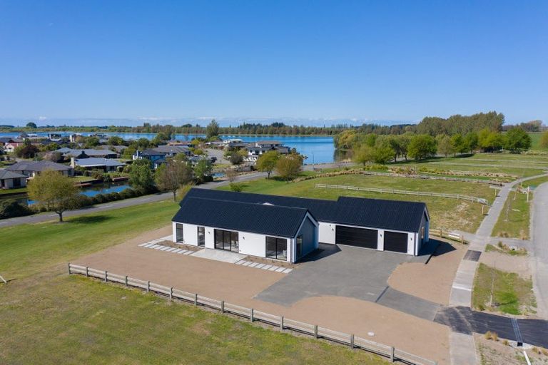 Photo of property in 14 Village Green Drive, Huntingdon, 7774