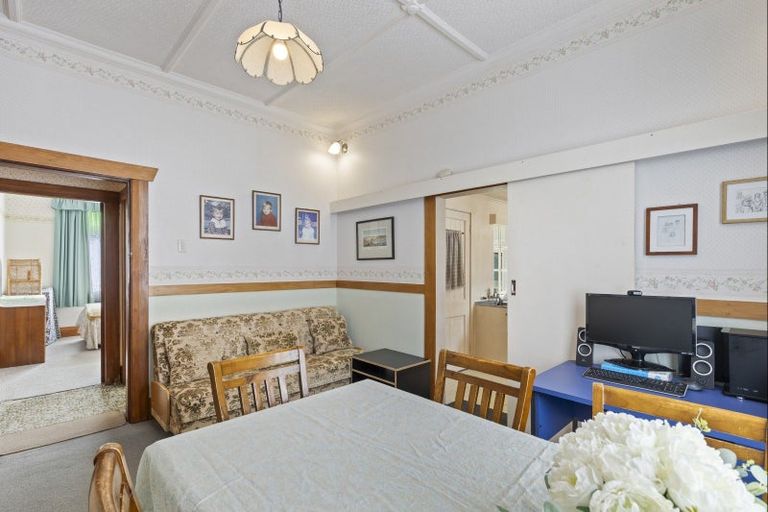 Photo of property in 23 Paynters Avenue, Strandon, New Plymouth, 4312