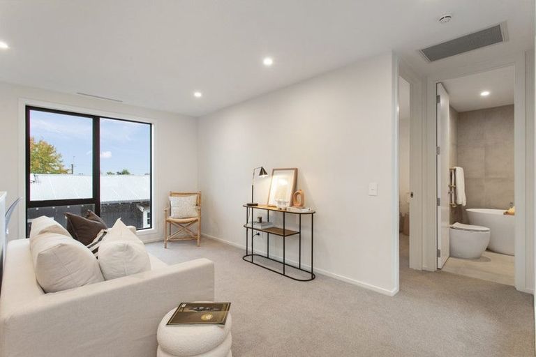 Photo of property in 2/143a Weston Road, St Albans, Christchurch, 8052