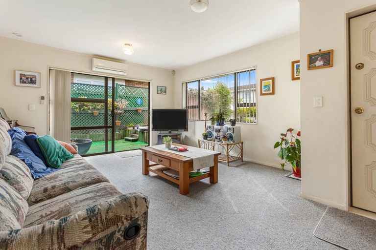 Photo of property in 3 Bosnyak Drive, Te Atatu South, Auckland, 0610
