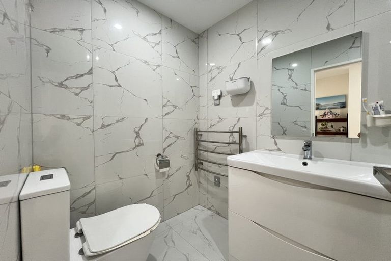 Photo of property in 47b Rangeview Road, Sunnyvale, Auckland, 0612