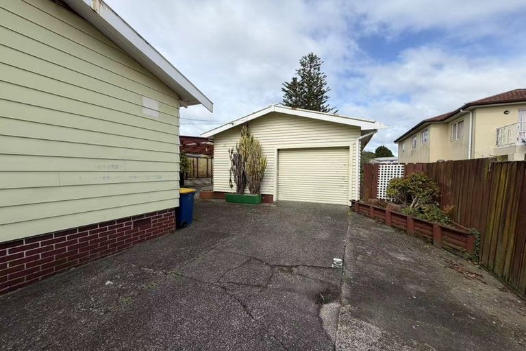 Photo of property in 25 Margan Avenue, New Lynn, Auckland, 0600