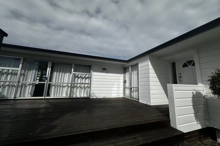 Photo of property in 120 Ennis Avenue, Pakuranga Heights, Auckland, 2010