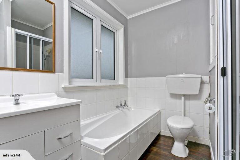 Photo of property in 42 Carlisle Road, Browns Bay, Auckland, 0630