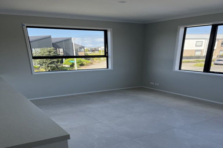 Photo of property in 4/1 Ko Roa Lane, Hobsonville, 0616