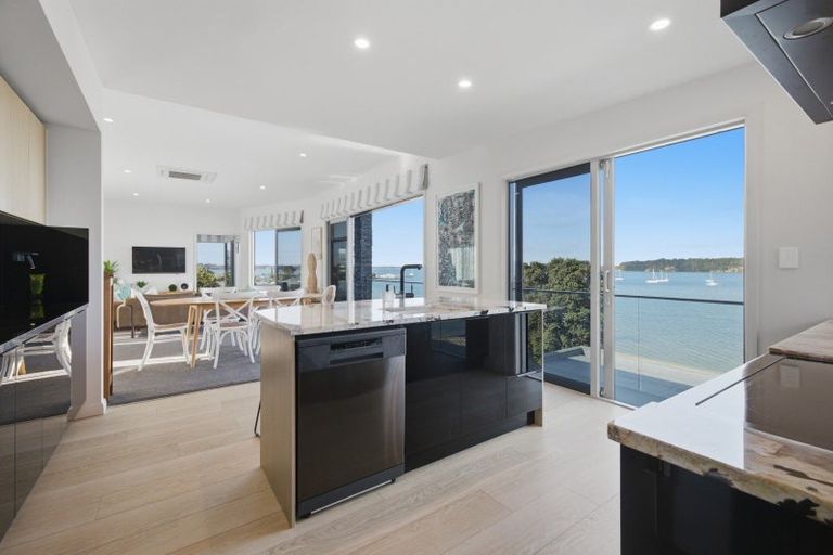Photo of property in 57 Omokoroa Road, Omokoroa, 3114